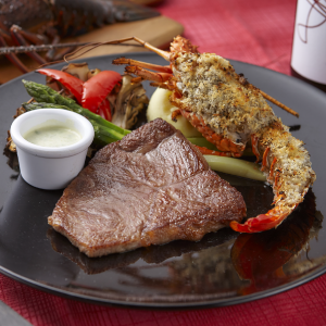 ふらの和牛サーロインステーキ＆伊勢海老と舞茸のファルシ