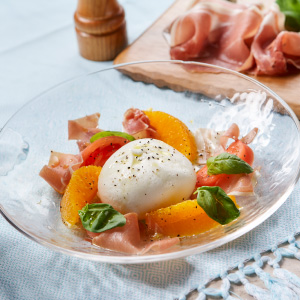 【3/10(火)販売開始】<br>イタリア産ブッラータのサラダ